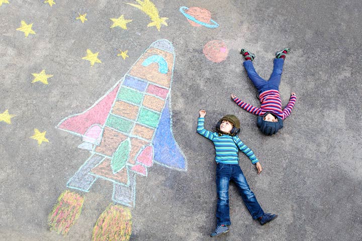 Here’s How A Mother Is Using Chalk To Make The Lockdown Fun For Her Kids