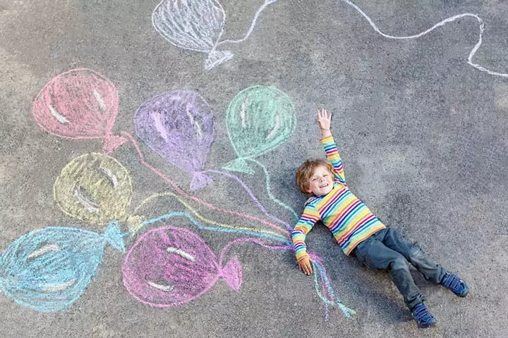 Here’s How A Mother Is Using Chalk To Make The Lockdown Fun For Her Kids