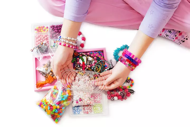 Jewelry or accessory making activities for 10-year-olds