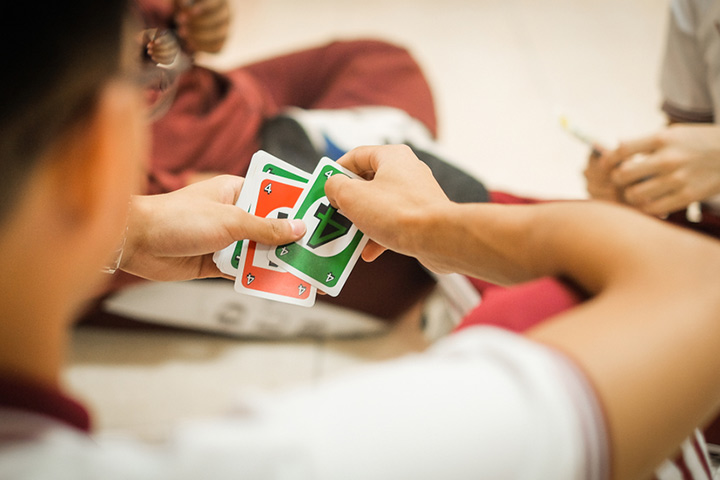 Uno game activity for 10-year-olds