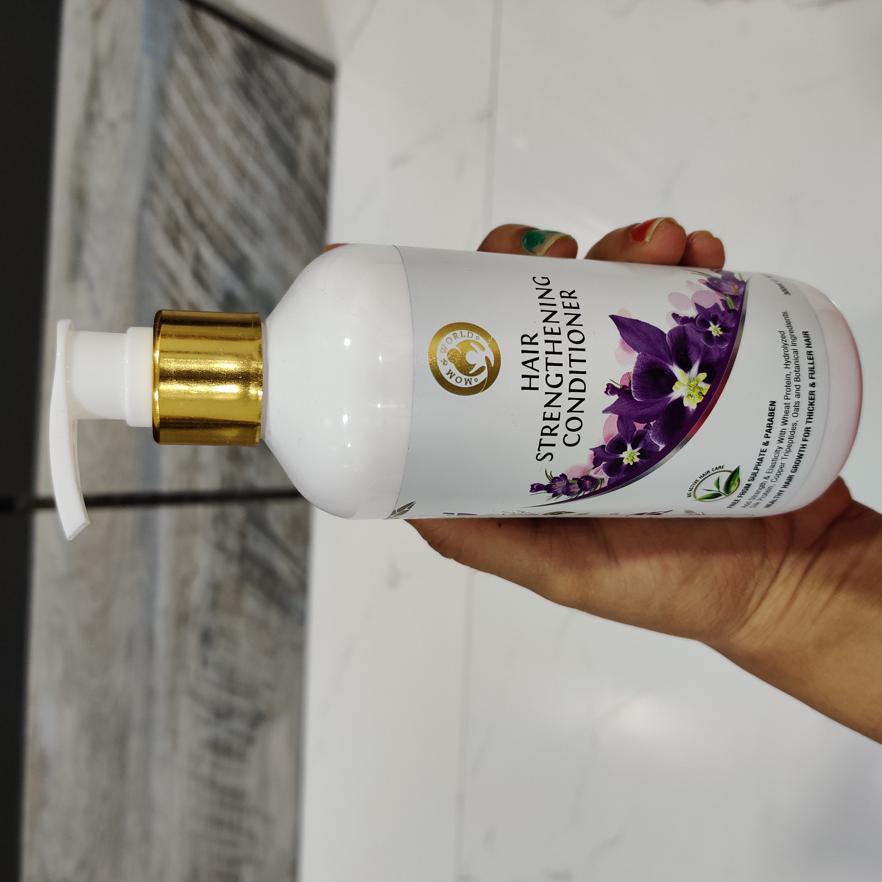 Mom & World Hair Strengthening Conditioner-Improves hair texture and quality-By sanaziya1904