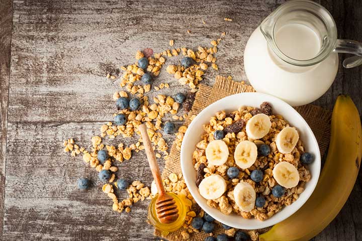 Banana and berry oatmeal porridge fiber foods for kids