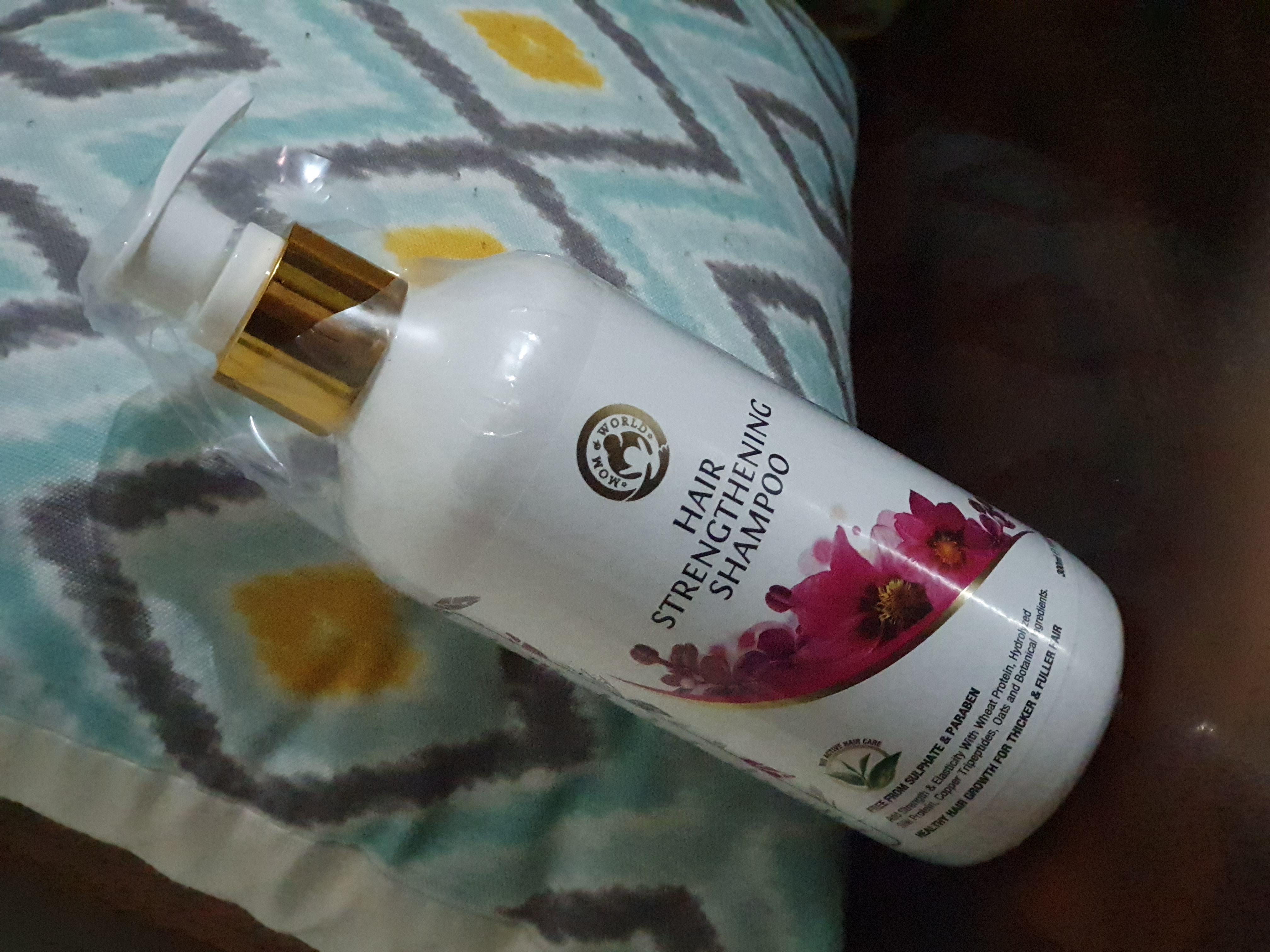 Mom & World Hair Strengthening Shampoo-A correct product to invest in-By reetika1723