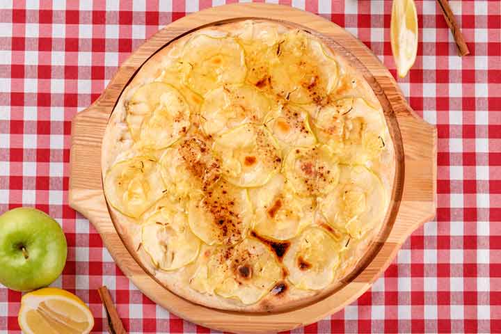 Cheese and Apple Pizza