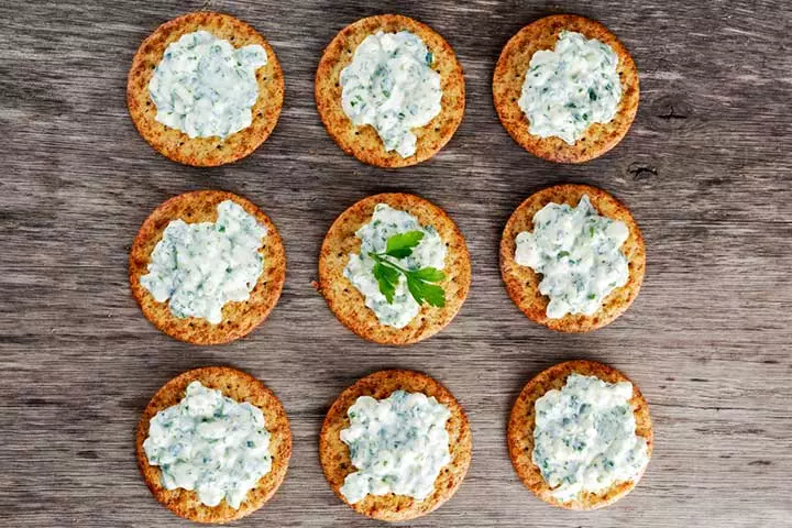 Cottage Cheese With Crackers