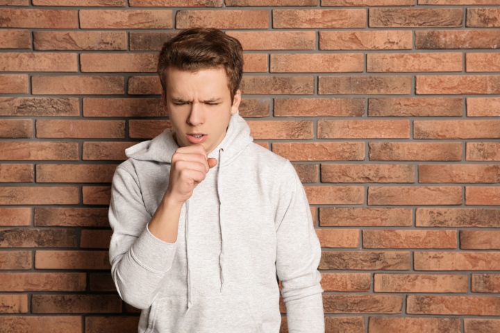 Cough and breathing problems are signs of pneumonia in teen
