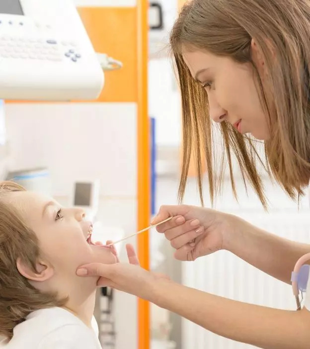 11 Symptoms Of Strep Throat In Children, Causes & Treattment