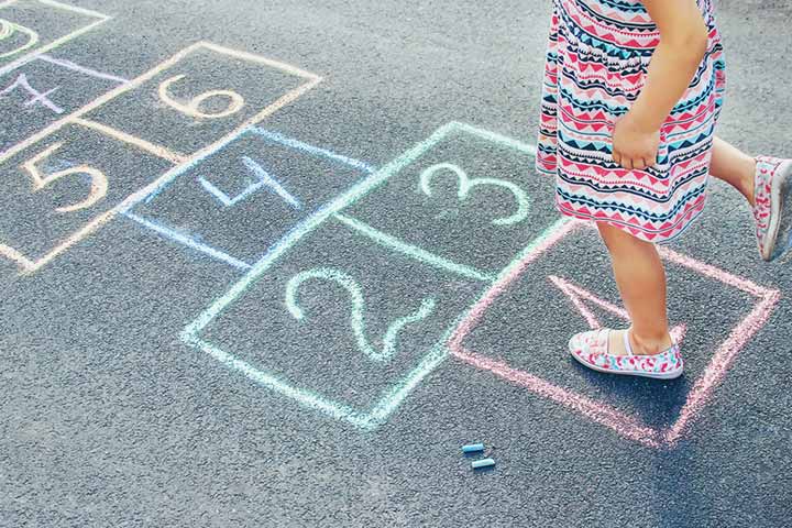 Starting the game and how to play hopscotch