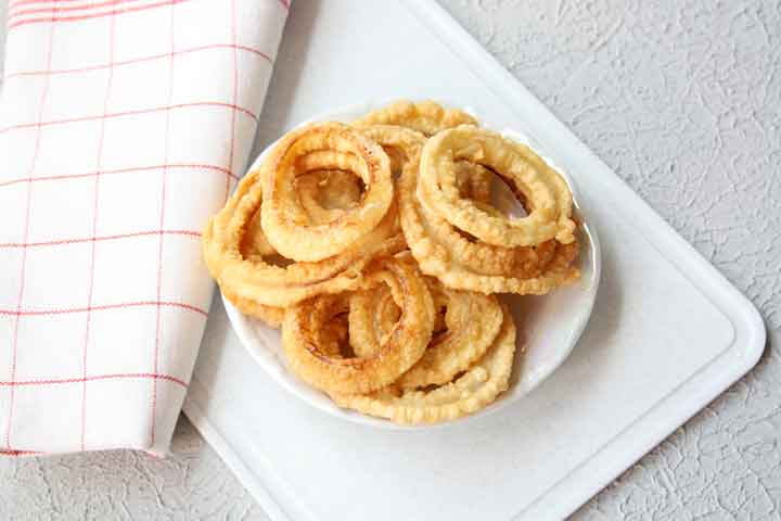 Baked onion rings for babies