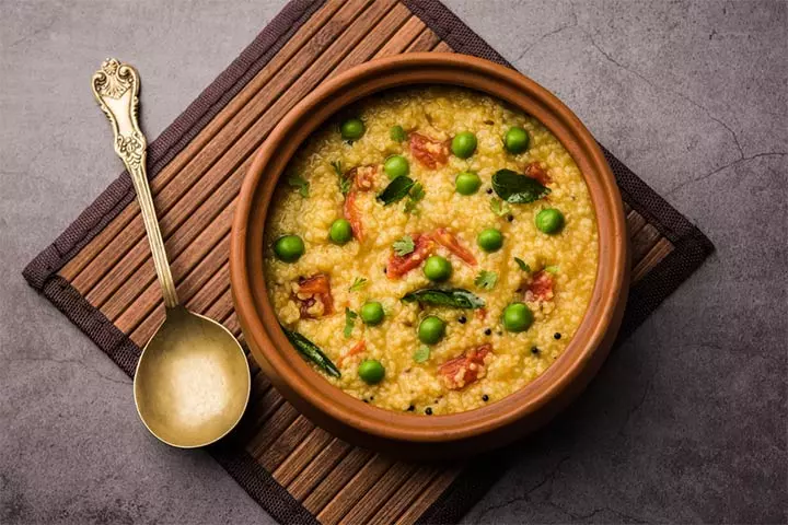 Vegetable khichdi with dalia for babies