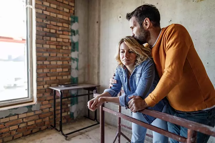 A kiss on forehead may show tension in the relationship