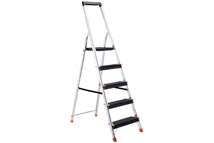 AmazonBasics Folding Step Ladder