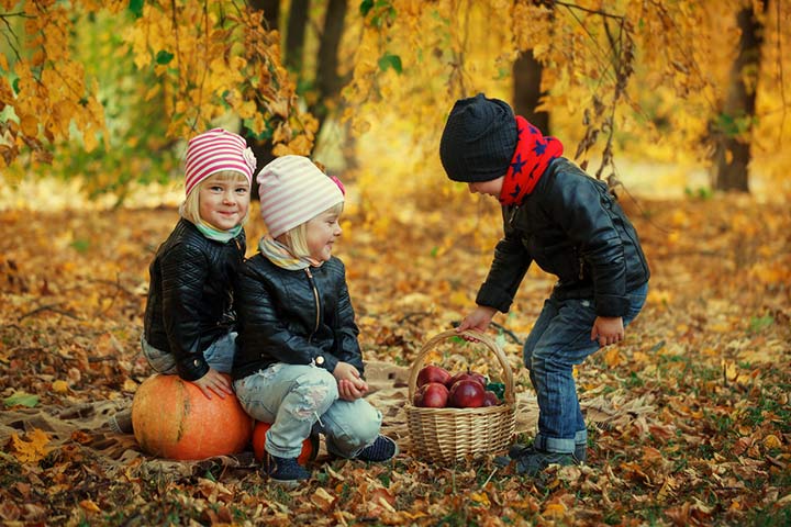 Apple-themed fall crafts for kids