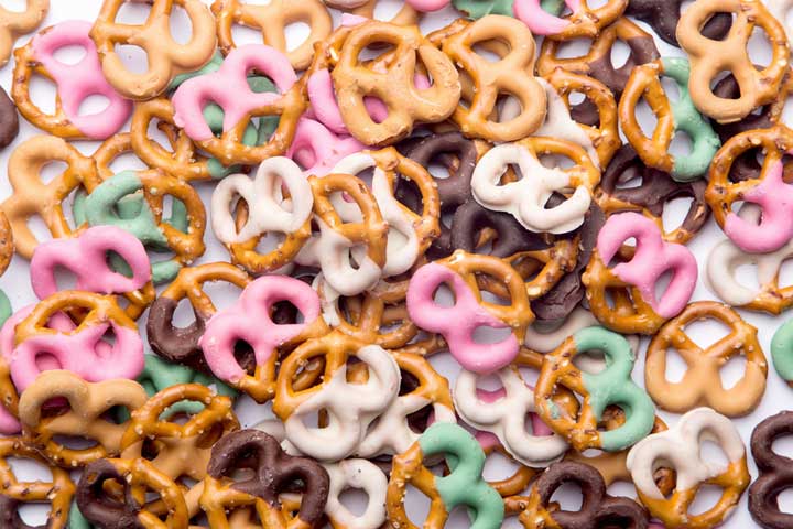 Bite-sized pretzels gender reveal party ideas
