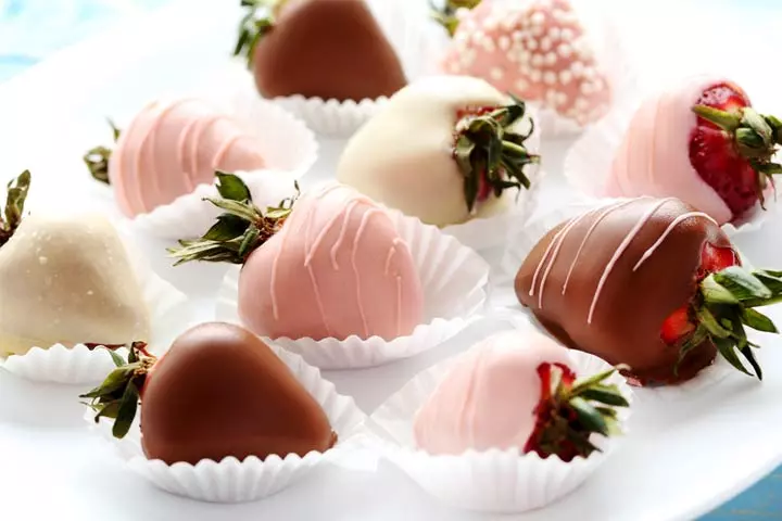 Chocolate-covered strawberries gender reveal party food Idea