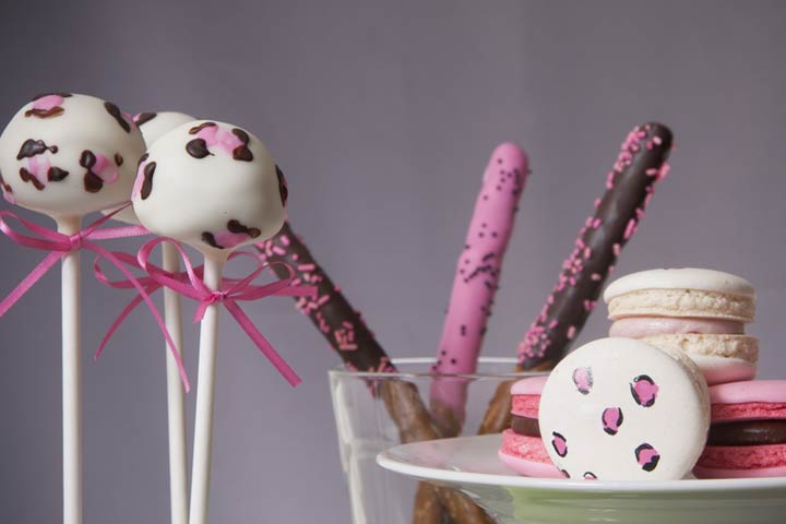 Chocolate-dipped pretzel rods gender reveal party food Idea