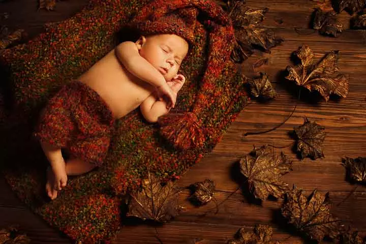 Season-friendly dressing, newborn photo ideas