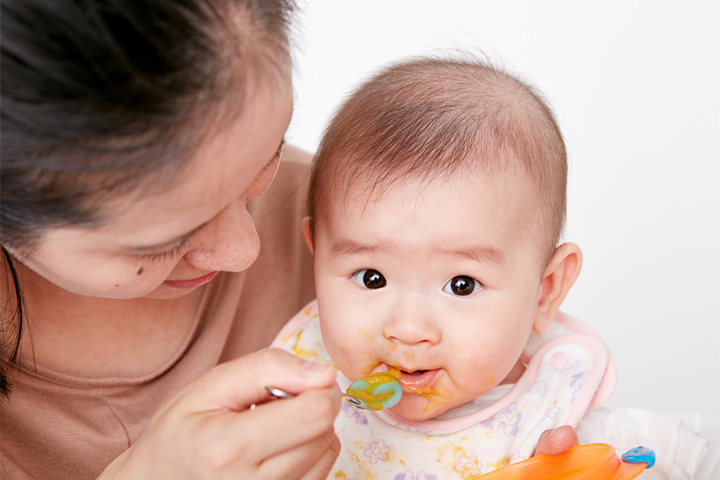 Feeding smaller portions can help a baby with HFMD feel better 