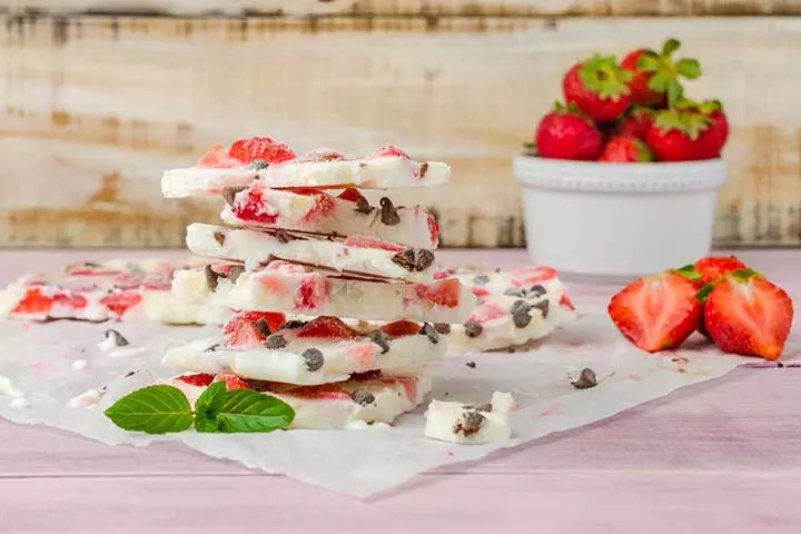 Frozen yogurt bark