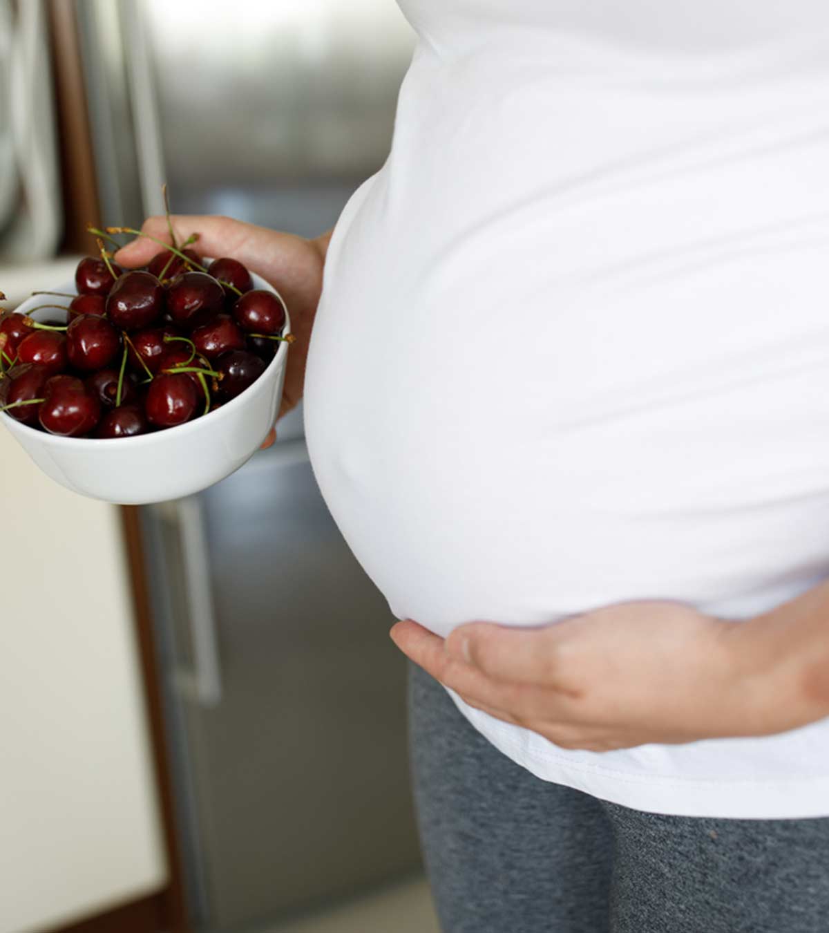 क्या प्रेगनेंसी में चेरी खा सकते हैं? फायदे व नुकसान | Pregnancy Me Cherry Khana