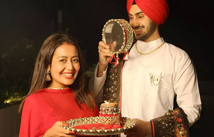 Baby Bump Spotted Neha Kakkar Shares Picture With Her Husband Rohanpreet Singh And Leaves Fans Brimming 3
