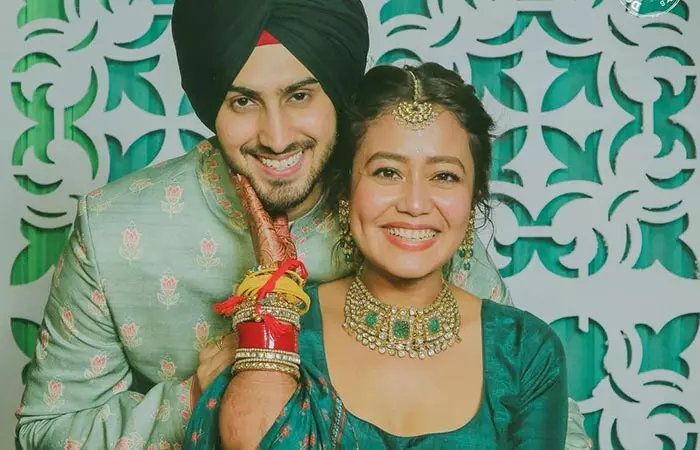 Baby Bump Spotted Neha Kakkar Shares Picture With Her Husband Rohanpreet Singh And Leaves Fans Brimming 4