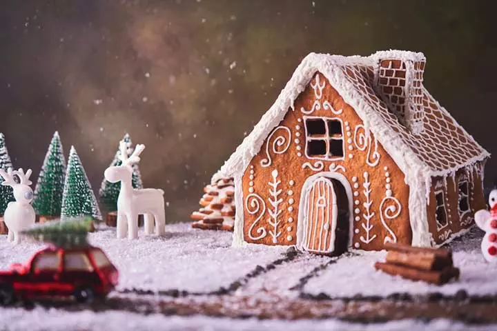 Classic Simple Gingerbread House
