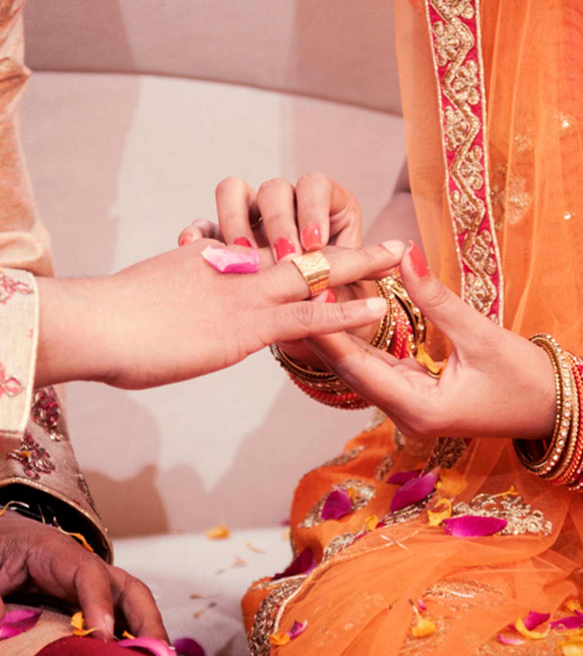 50+ सगाई की शुभकामनाएं व बधाई संदेश | Engagement Wishes And Shayari In Hindi