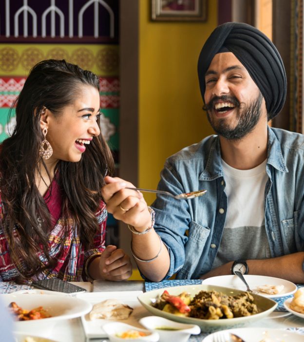रिश्ते में प्यार बढ़ाने व उसे मजबूत करने के 15 टिप्स  | Relationship Advice In Hindi For Couples
