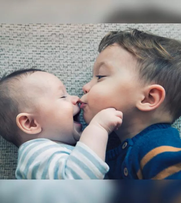 10 Tips To Foster A Sweet Sibling Relationship From The Start