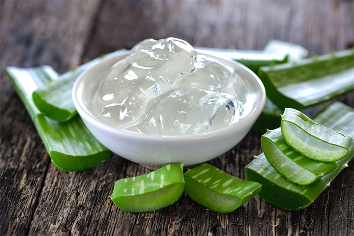 Apply aloe vera gel to reduce itching and inflammation