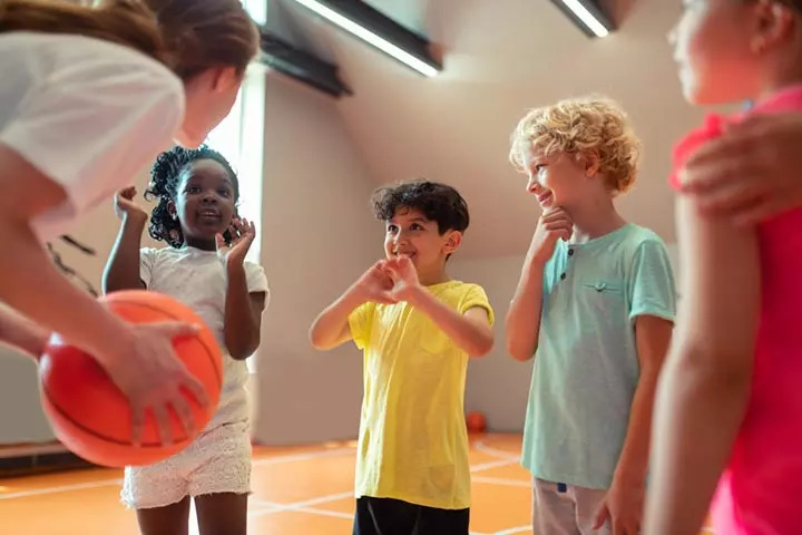 Basketball toss game for kids