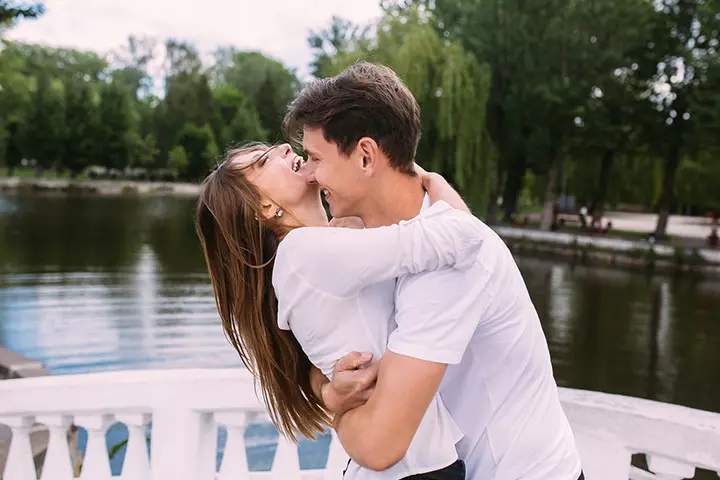 Embrace of love couple photo pose ideas