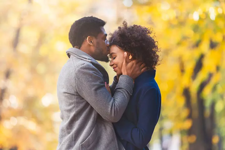 Forehead kiss couple photo pose ideas