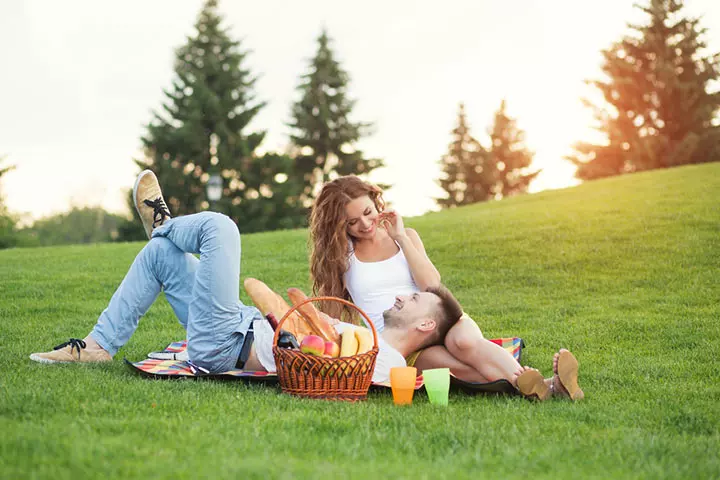 Head on her lap couple photo pose ideas