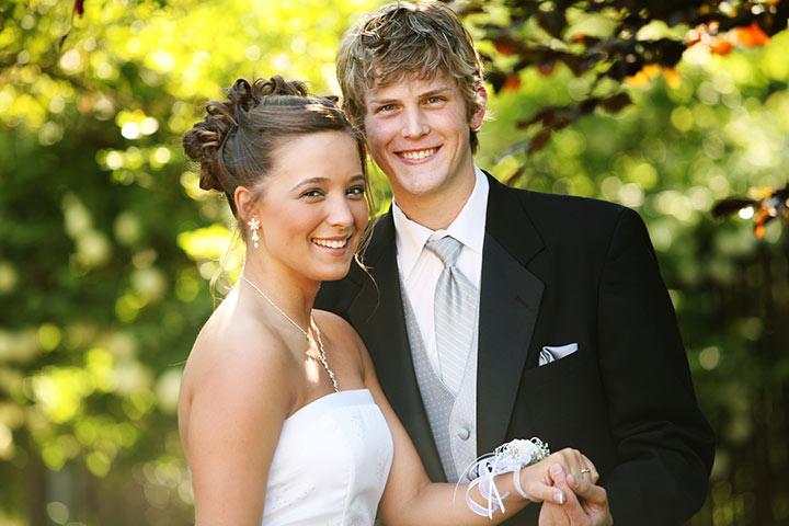 Grandfather poses with dateless teen in 'adorable' prom photos