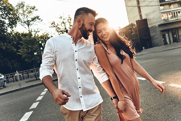 Holding hands couple photo pose ideas