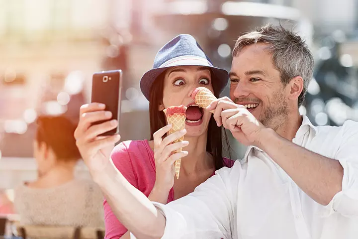 Ice cream fun couple photo pose ideas