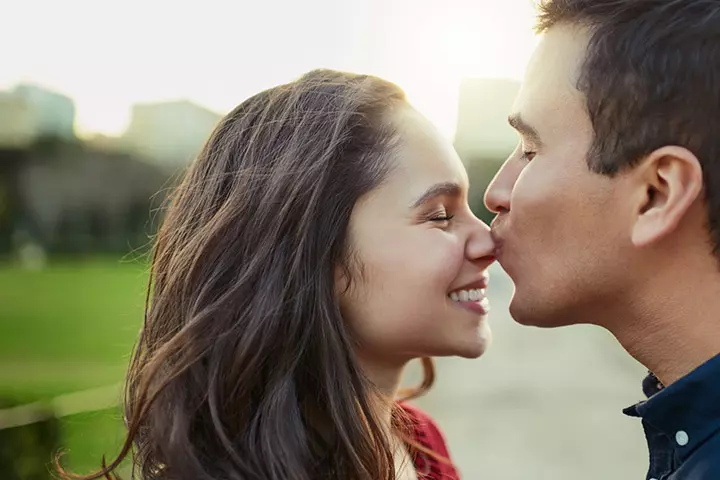 Kissing the nose couple photo pose ideas