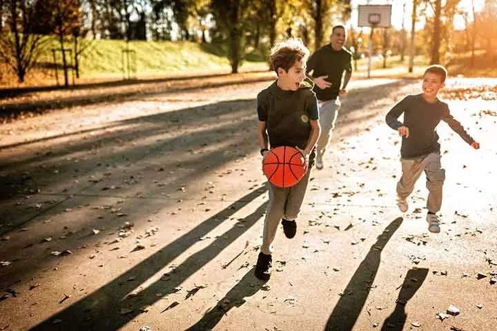 Monkey in the middle basketball game for kids