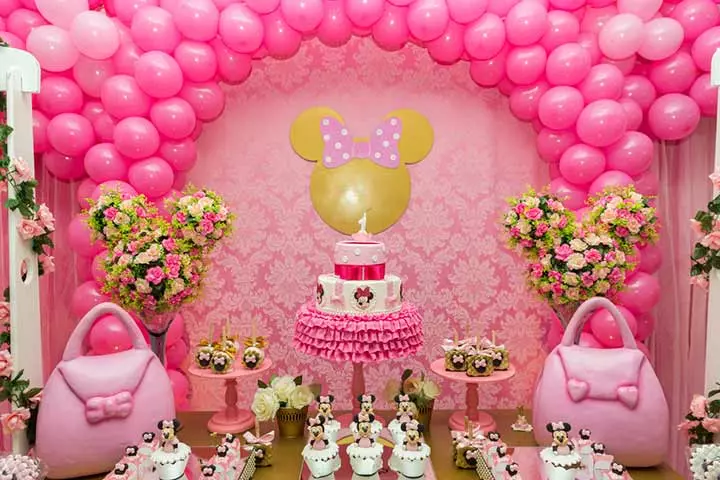 Pink color theme for pregnancy announcement ideas
