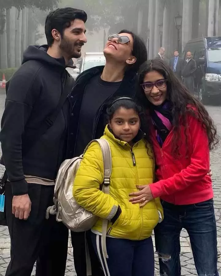 Renee Sen, Daughter Of Sushmita Sen, Appears On The Cover Of A Magazine; Proud Mom Can’t Contain Her Hap (3)