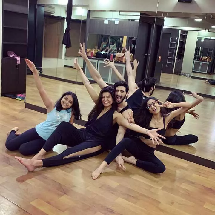 Renee Sen, Daughter Of Sushmita Sen, Appears On The Cover Of A Magazine; Proud Mom Can’t Contain Her Happiness