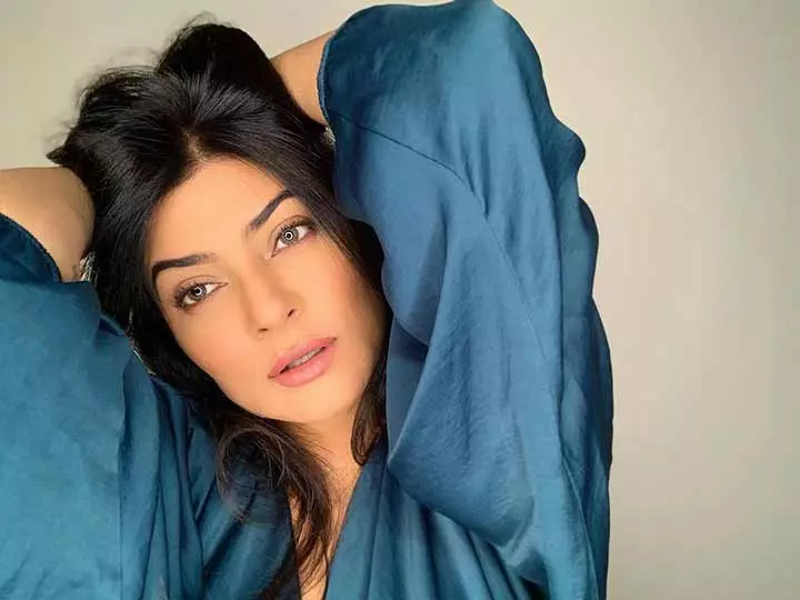 Renee Sen, Daughter Of Sushmita Sen, Appears On The Cover Of A Magazine; Proud Mom Can’t Contain Her Hap