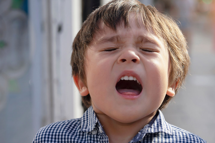 Sneezing is a risk factor of meningitis in children