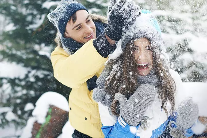 Snow fight couple photo pose ideas