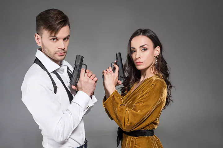 The James Bond pose at the prom