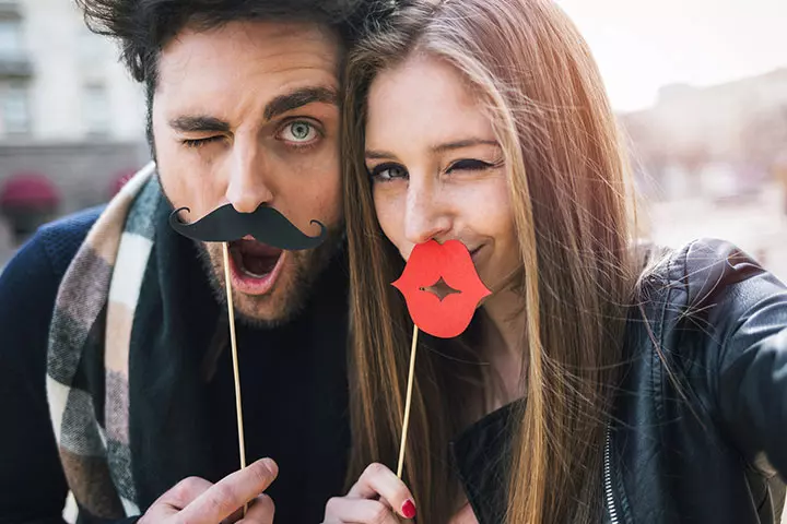 Use props couple photo pose ideas