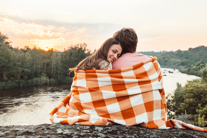 Wrapped in the blanket, enjoying the view couple photo pose ideas