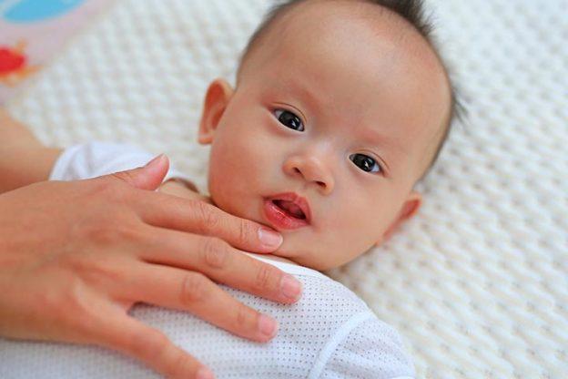 blisters-on-baby-s-lips-causes-symptoms-and-treatment